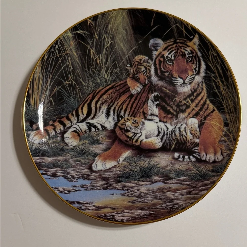 Vintage. FLEETWOOD Collection. Endangered Kingdom. PEACEFUL WORLD. Plate A 7640